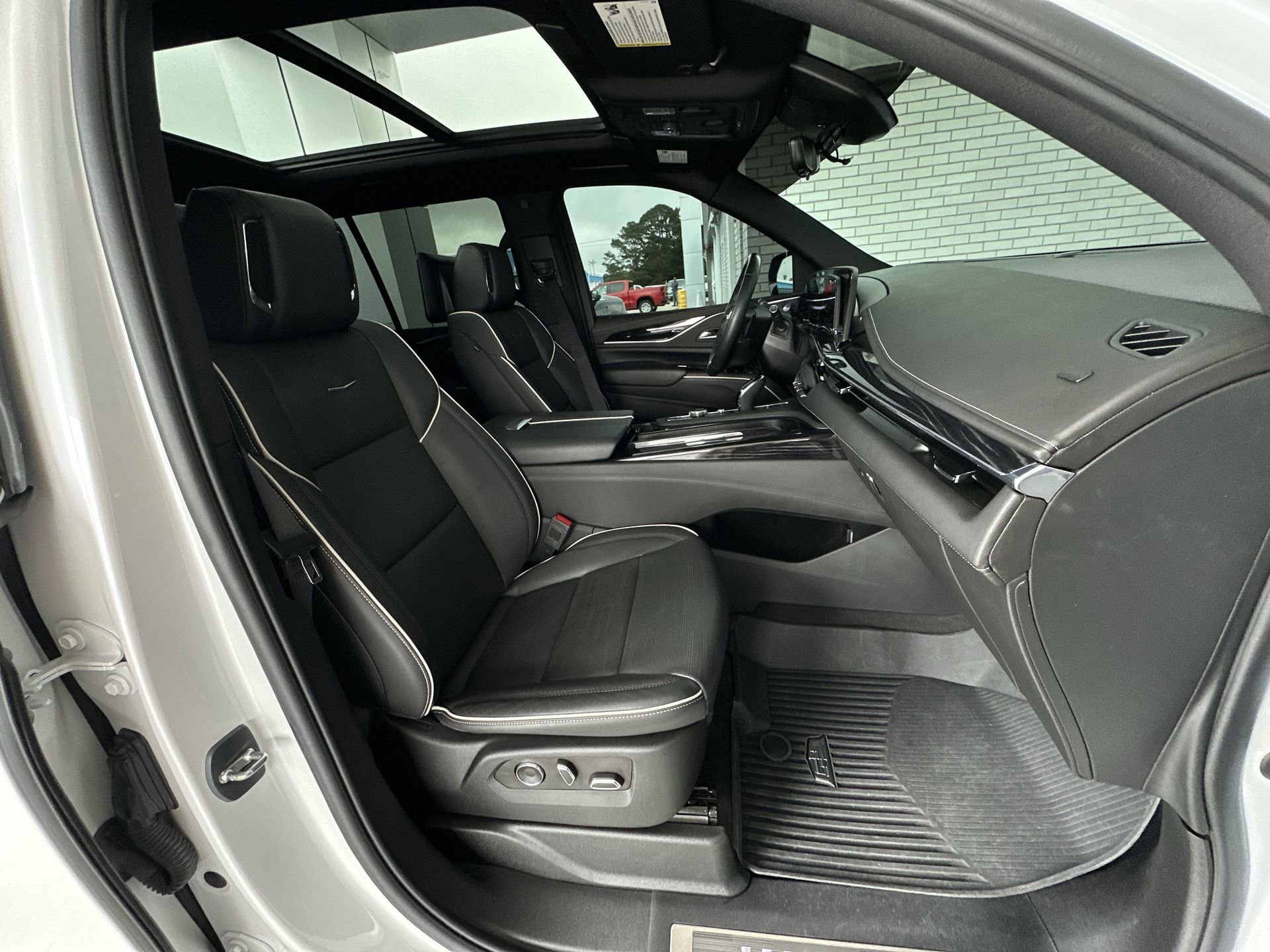 Used 2023 Cadillac Escalade Sport w/ LPO, ONYX Package AWD/4WD image 29