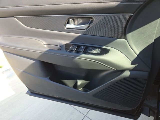 Certified 2025 Nissan Murano SV image 24