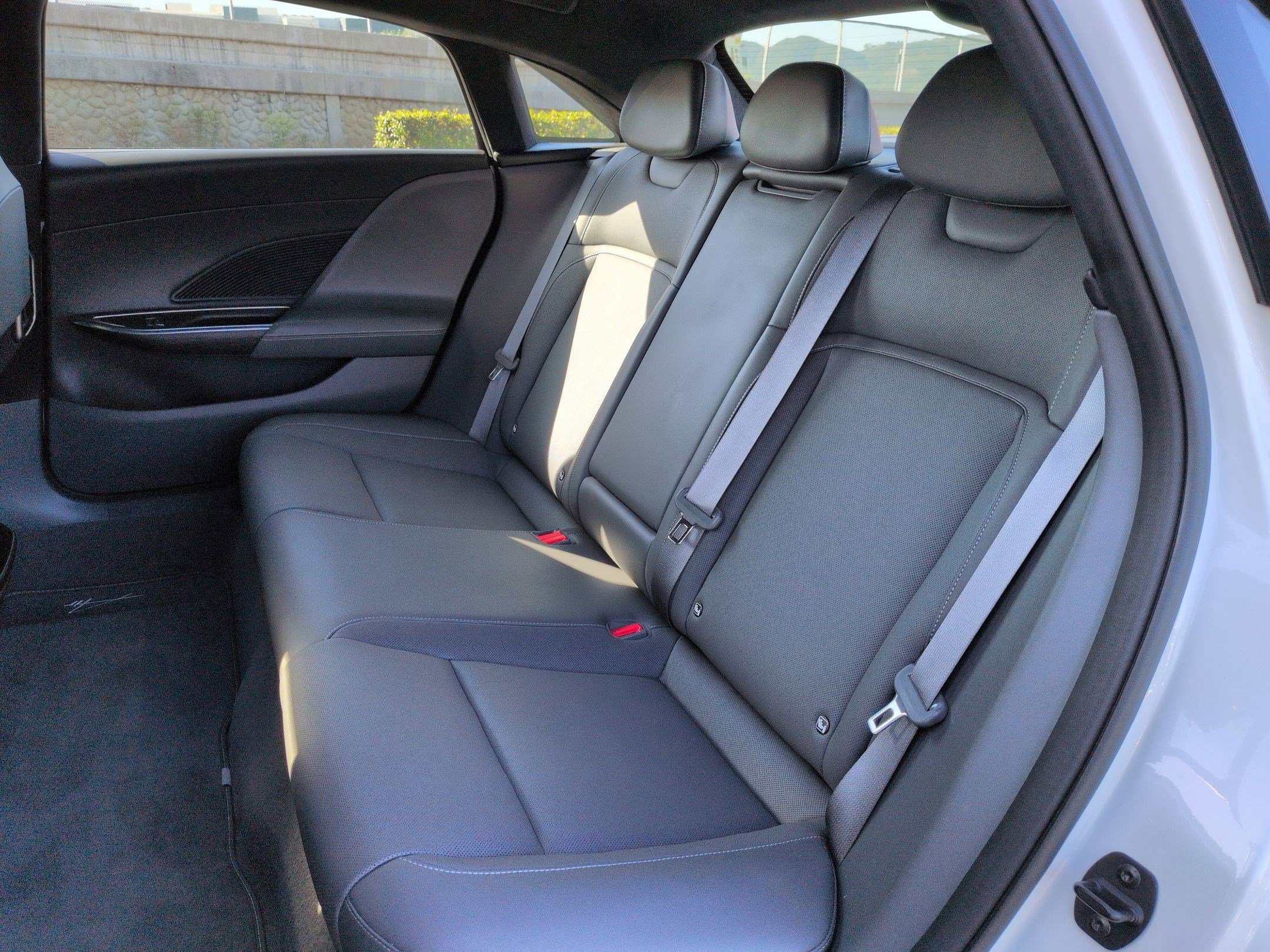 Used 2024 Lucid Air Pure RWD image 30