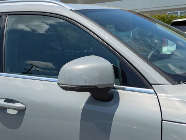 Certified 2025 Volvo XC40 B5 Core AWD/4WD image 15