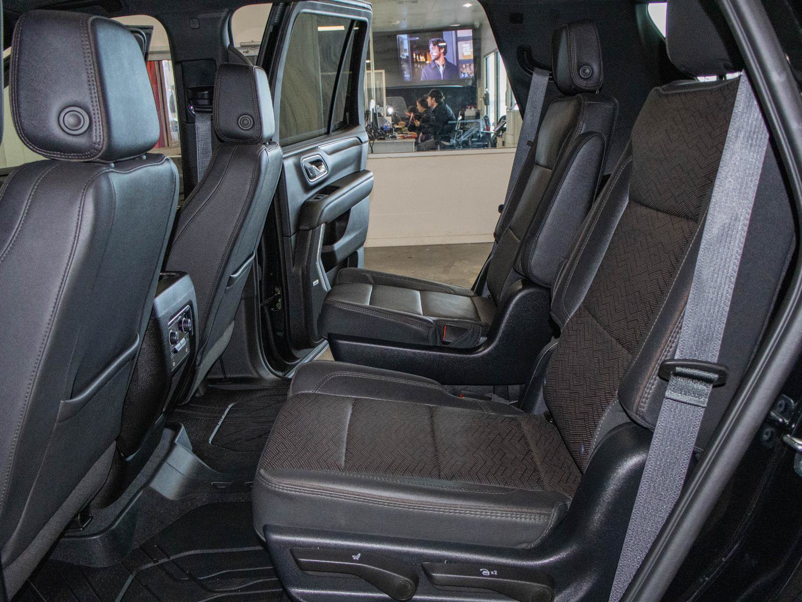 Used 2023 Chevrolet Tahoe High Country AWD/4WD image 14