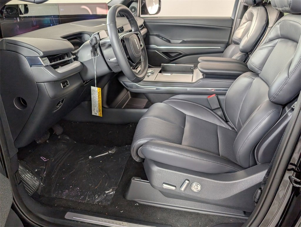 New 2025 Lincoln Navigator L Reserve w/ Jet Appearance Package image 6