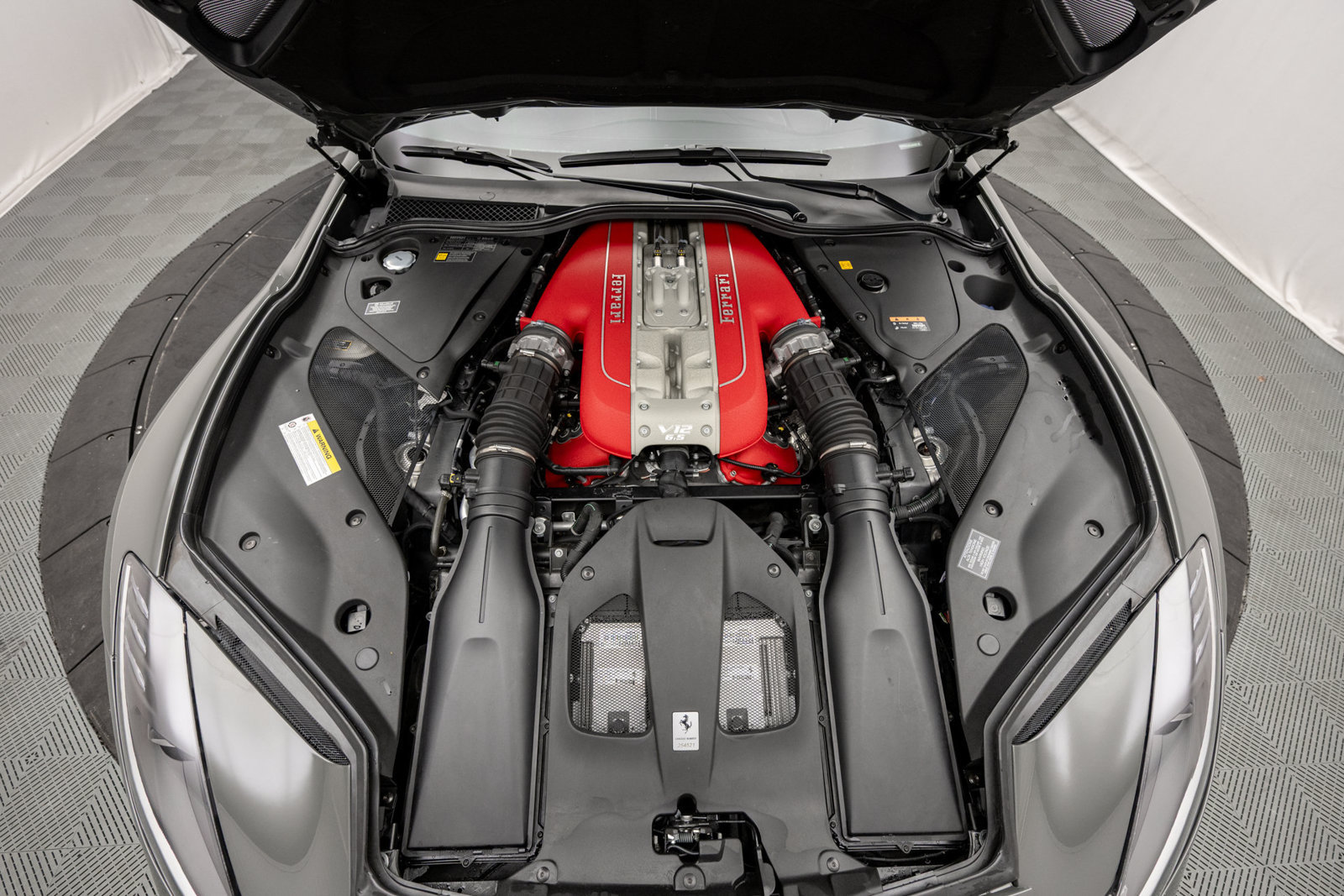 Used 2020 Ferrari 812 Superfast RWD image 45