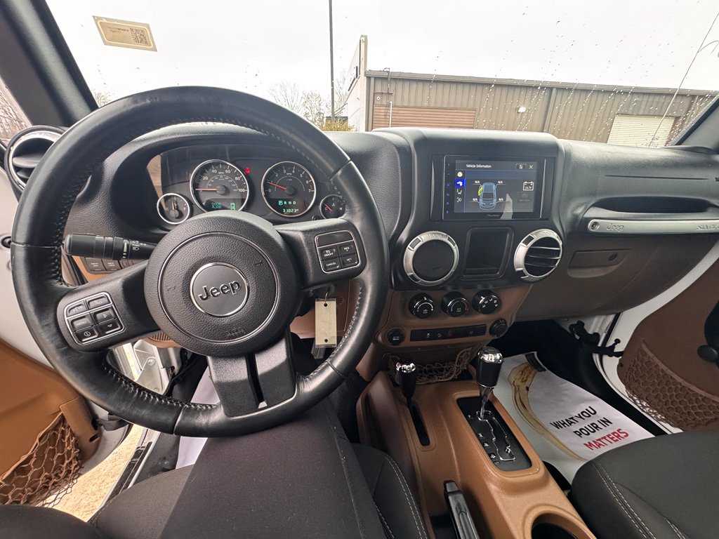 Used 2016 Jeep Wrangler Rubicon w/ Connectivity Group AWD/4WD image 11