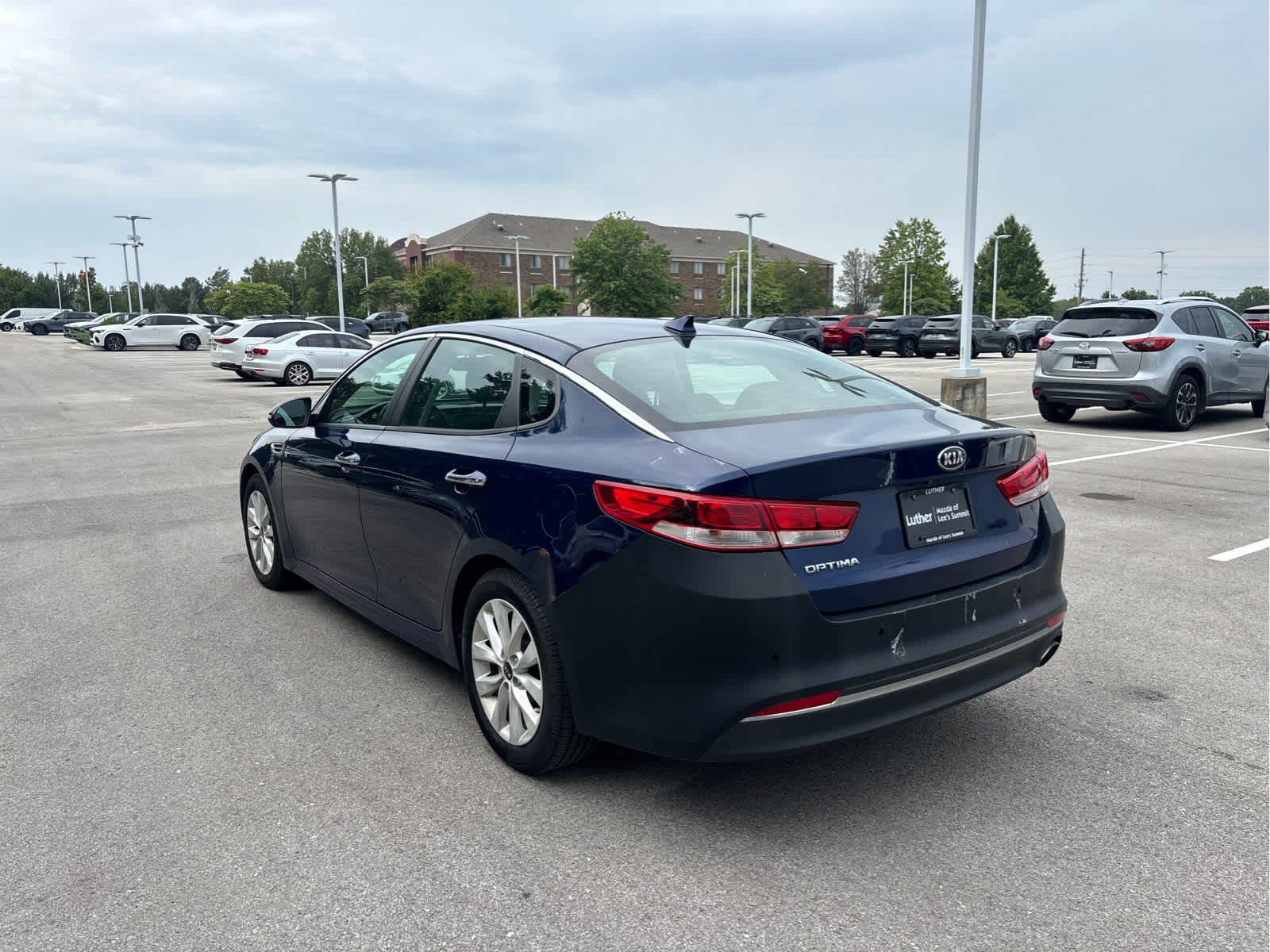Used 2017 Kia Optima LX FWD image 3