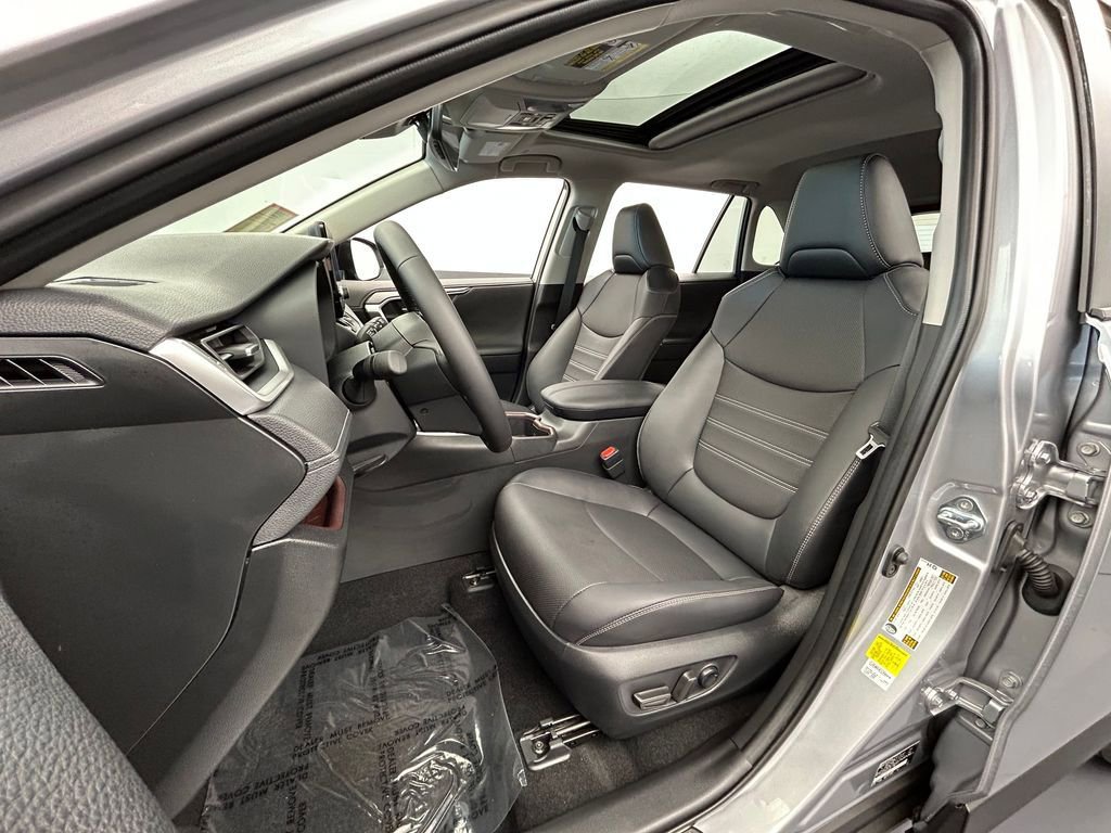 Used 2025 Toyota RAV4 Limited image 10