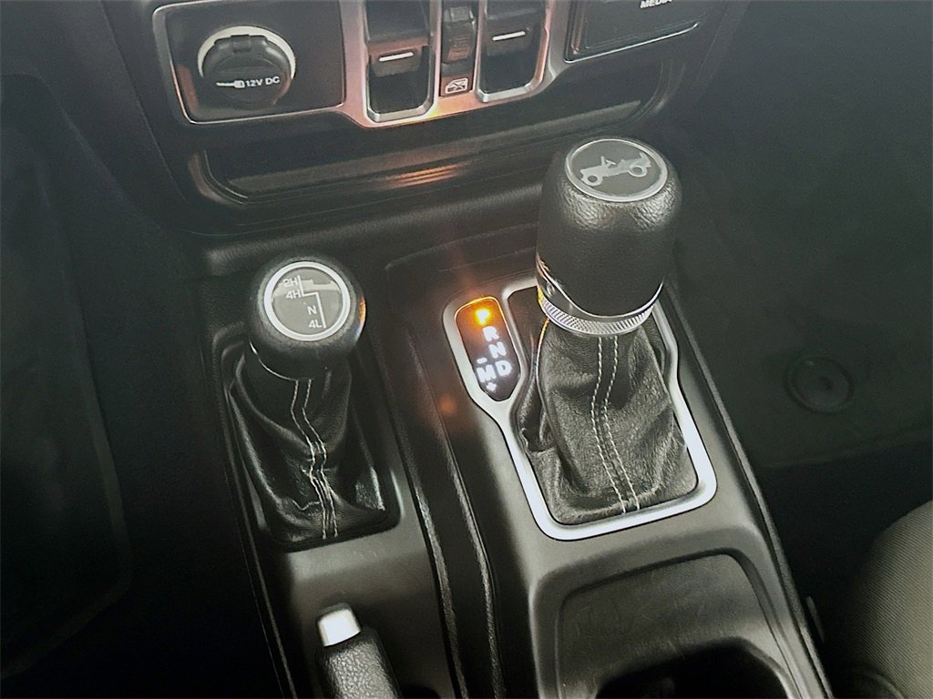 Used 2018 Jeep Wrangler Unlimited Sahara image 16