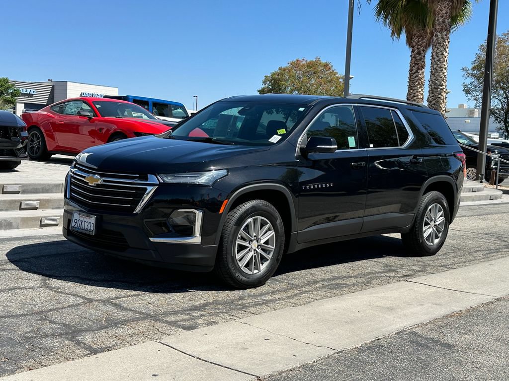 Used 2023 Chevrolet Traverse LT w/ LPO, Cargo Package AWD/4WD image 2