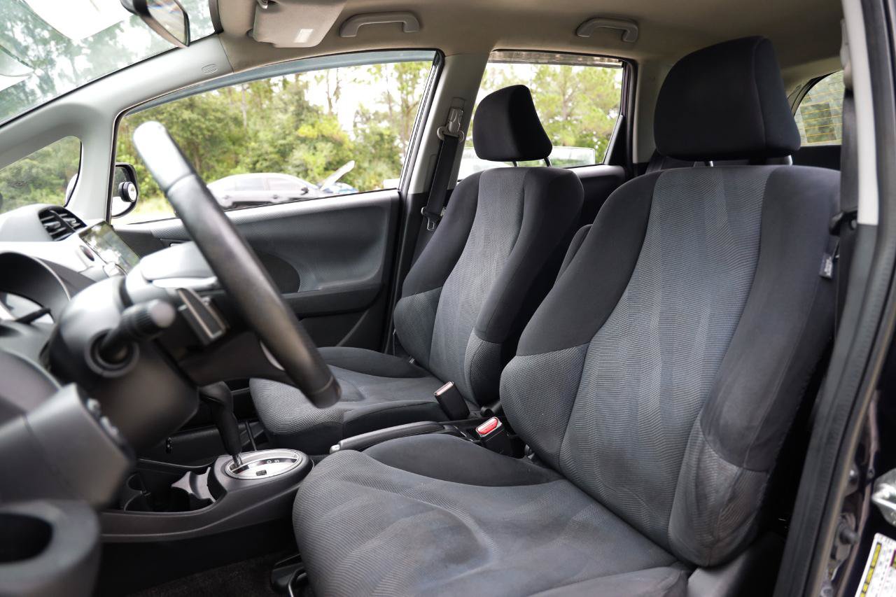 Used 2010 Honda Fit Sport image 6