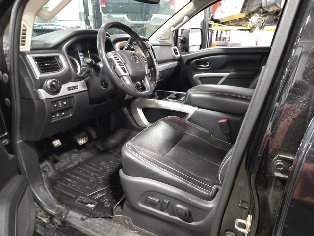 Used 2018 Nissan Titan PRO-4X w/ Pro-4x Convenience Package AWD/4WD image 14