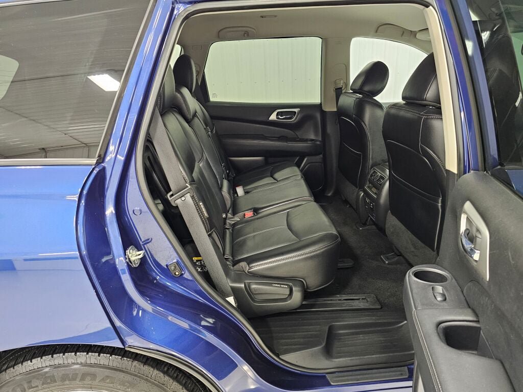 Used 2020 Nissan Pathfinder SL AWD/4WD image 19