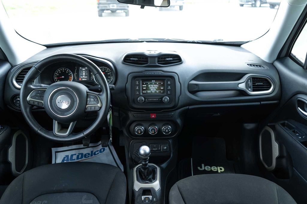 Used 2015 Jeep Renegade Latitude FWD image 15
