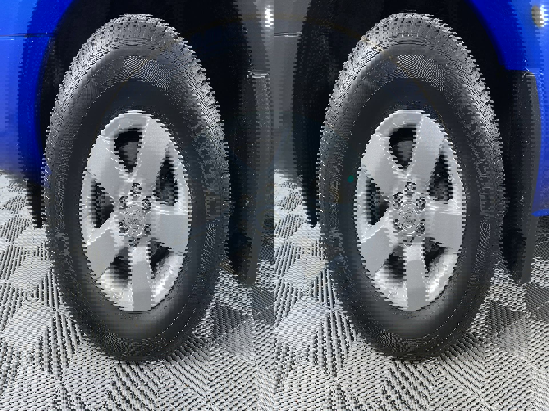 Used 2013 Nissan Frontier SV image 24