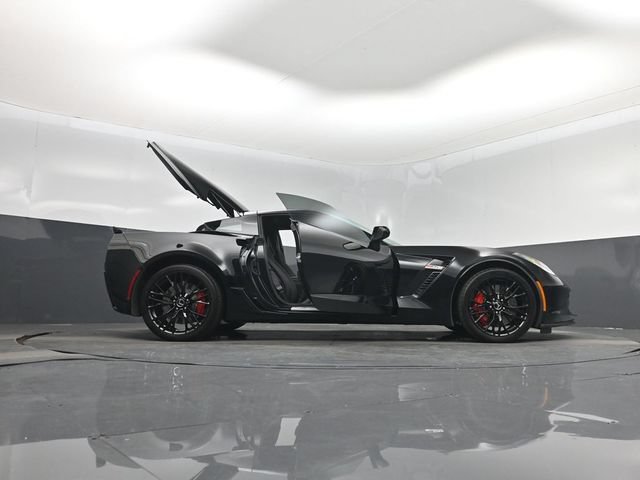 Used 2015 Chevrolet Corvette Z06 w/ 3LZ Preferred Equipment Group RWD image 7
