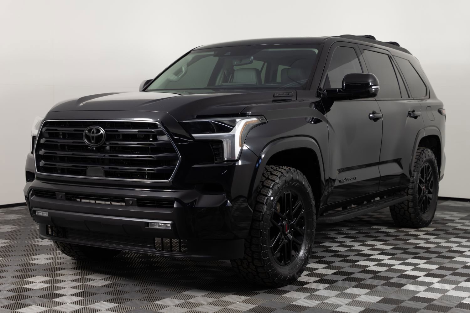 Used 2024 Toyota Sequoia SR5 w/ SR5 Premium Package AWD/4WD image 2