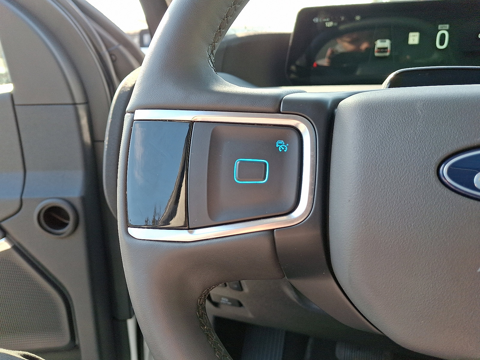 Certified 2025 Ford Expedition Active image 24