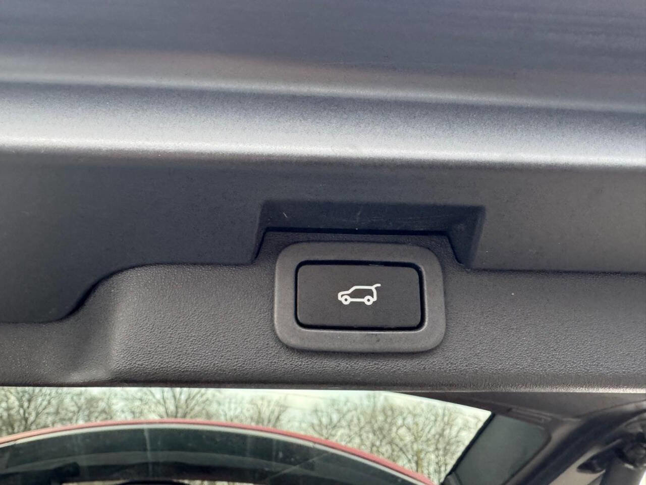 Used 2017 Land Rover Discovery SE image 31