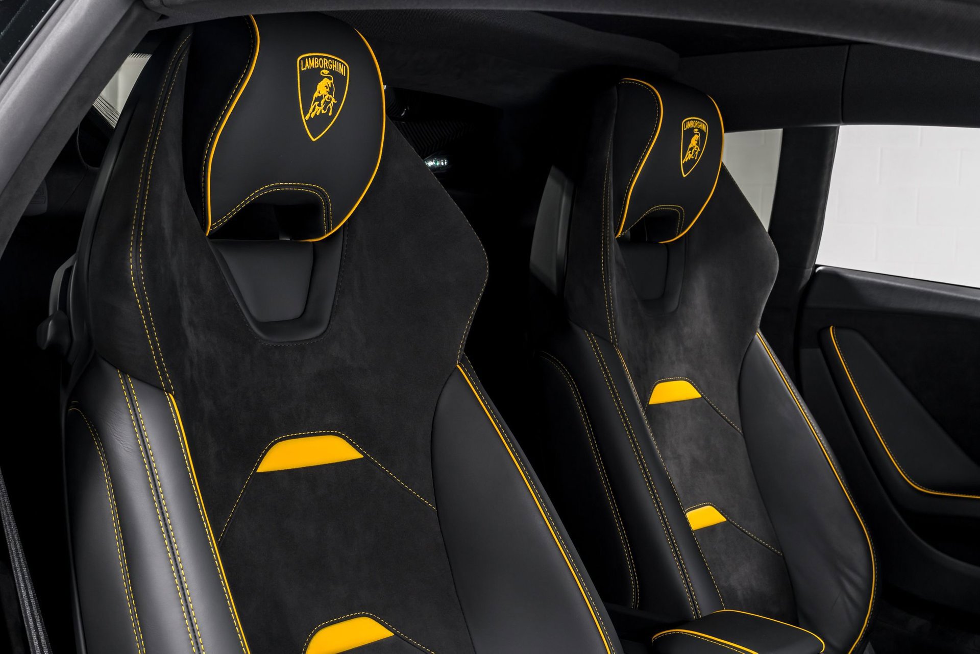 Used 2023 Lamborghini Huracan Tecnica image 36