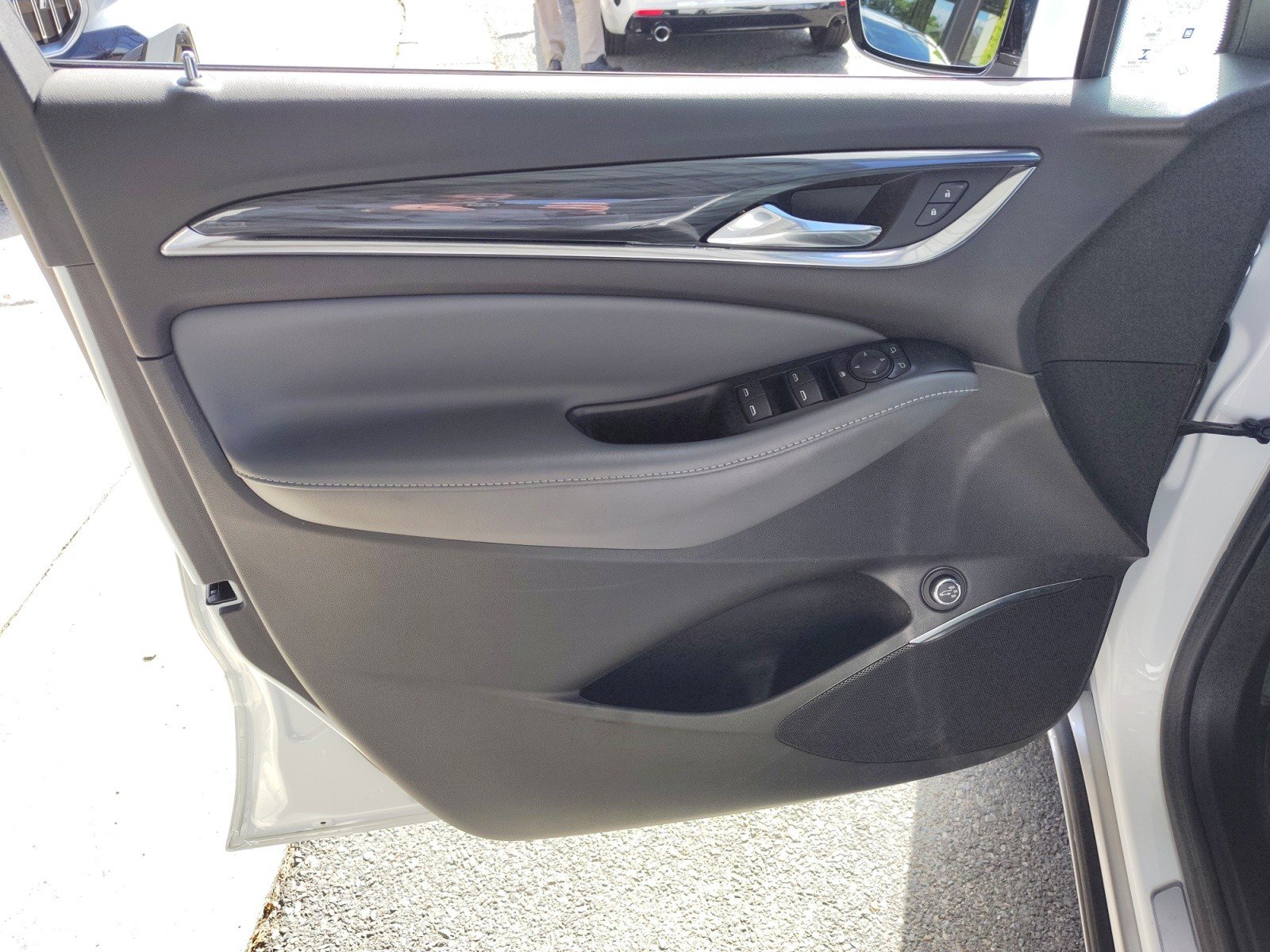 Used 2023 Buick Enclave Essence image 22