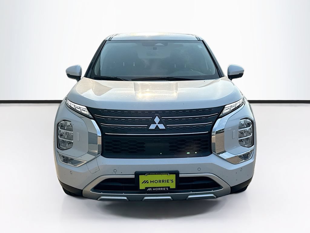 Used 2024 Mitsubishi Outlander SE AWD/4WD image 2