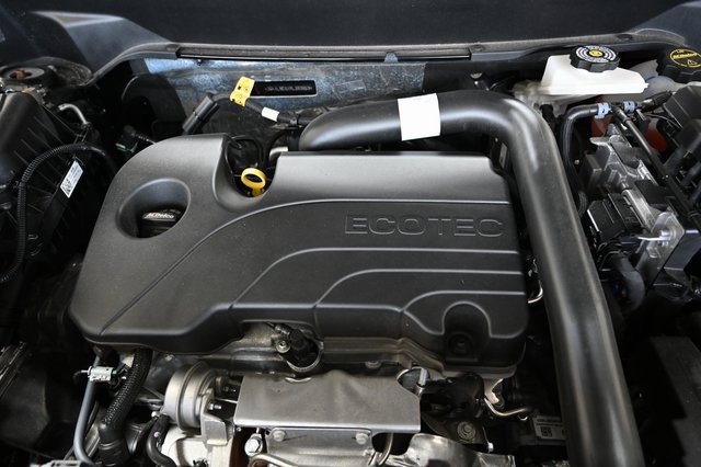 Used 2024 GMC Terrain SLE w/ Driver Convenience Package image 30