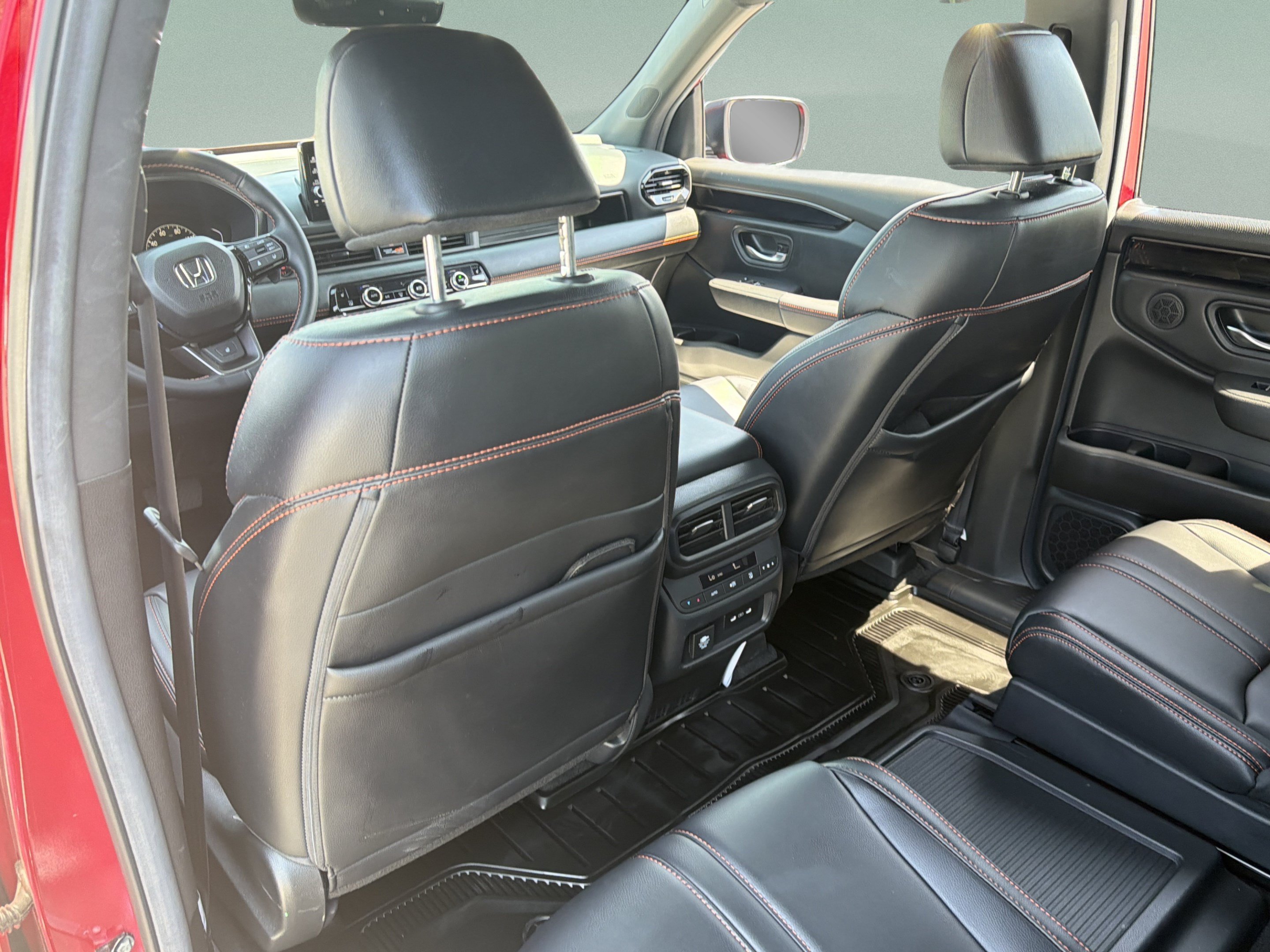 Used 2025 Honda Pilot TrailSport image 28