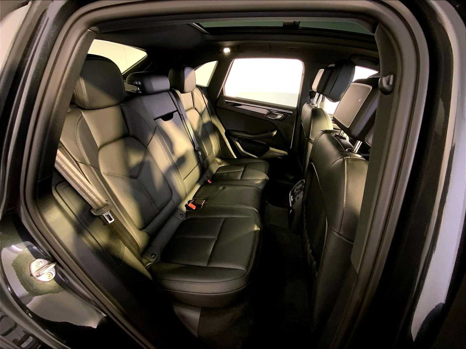 Certified 2026 Porsche Macan AWD/4WD image 23