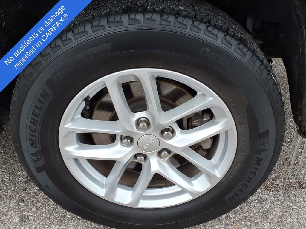 Used 2023 Jeep Grand Cherokee L Laredo image 9