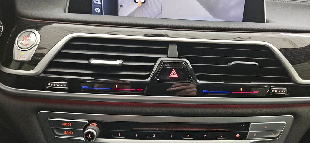 Used 2017 BMW 750i xDrive image 34