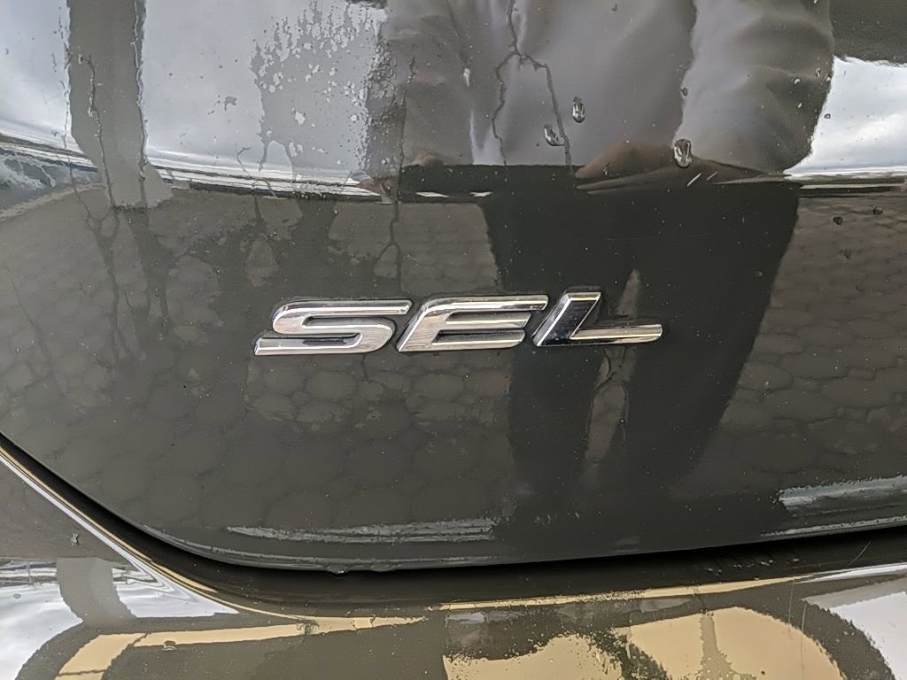 Used 2023 Ford Edge SEL image 8