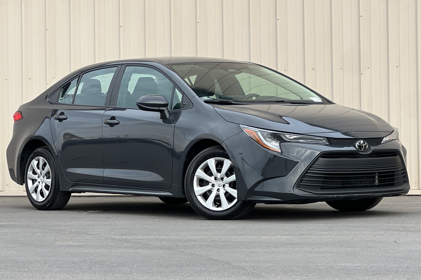 Used 2025 Toyota Corolla LE FWD image 2