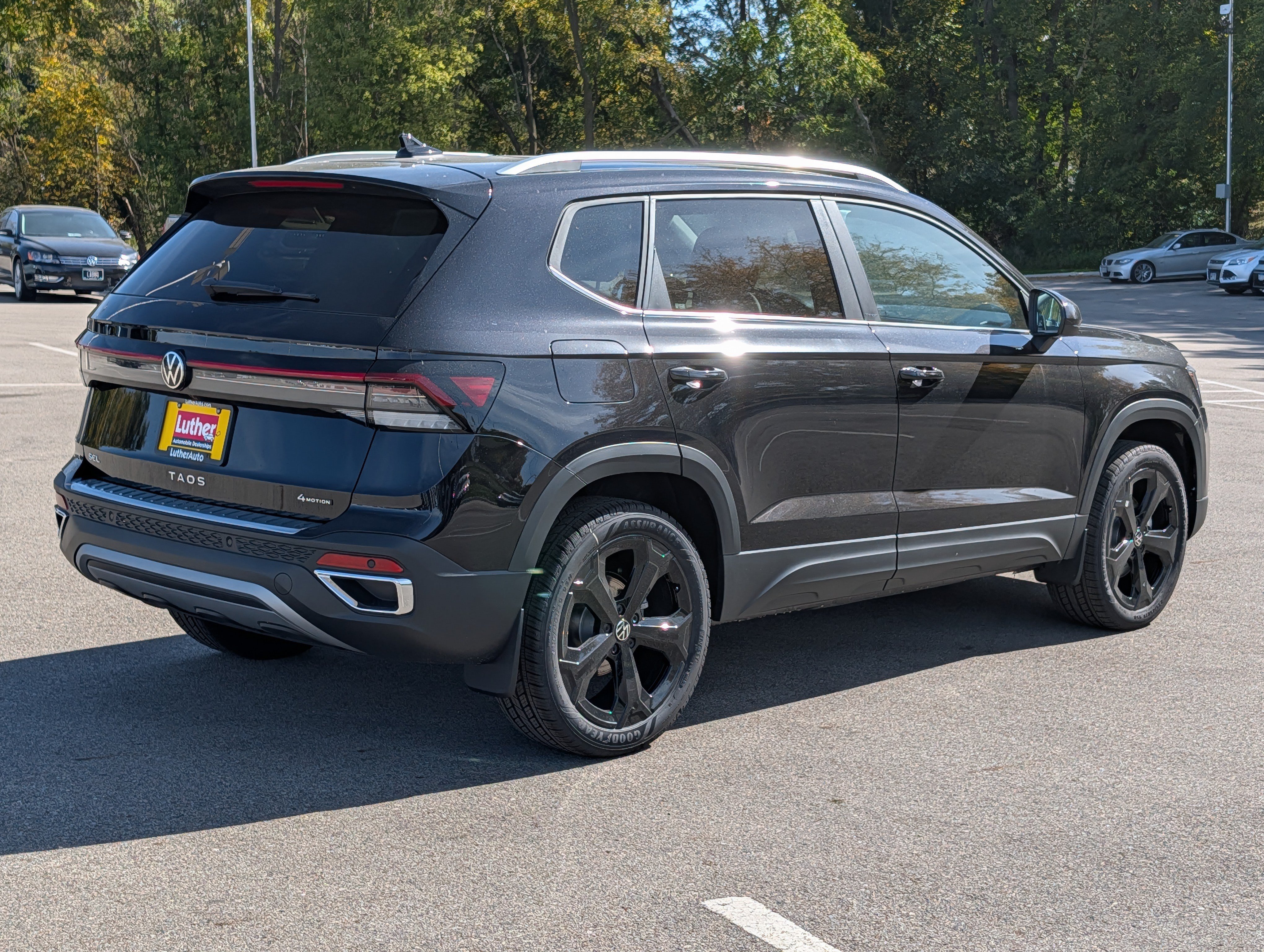 New 2027 Volkswagen Taos SEL AWD/4WD image 2