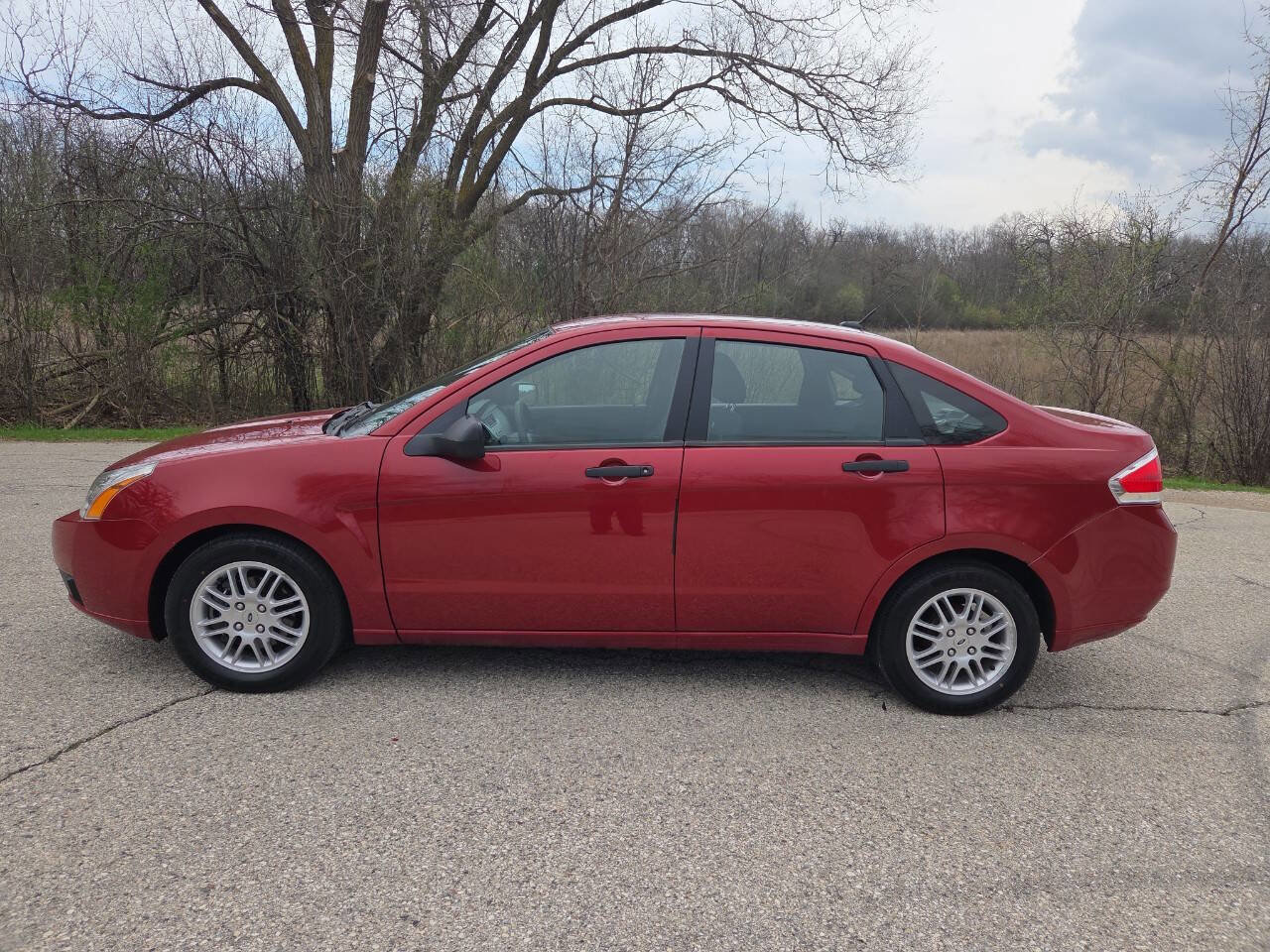 Used 2010 Ford Focus SE image 3