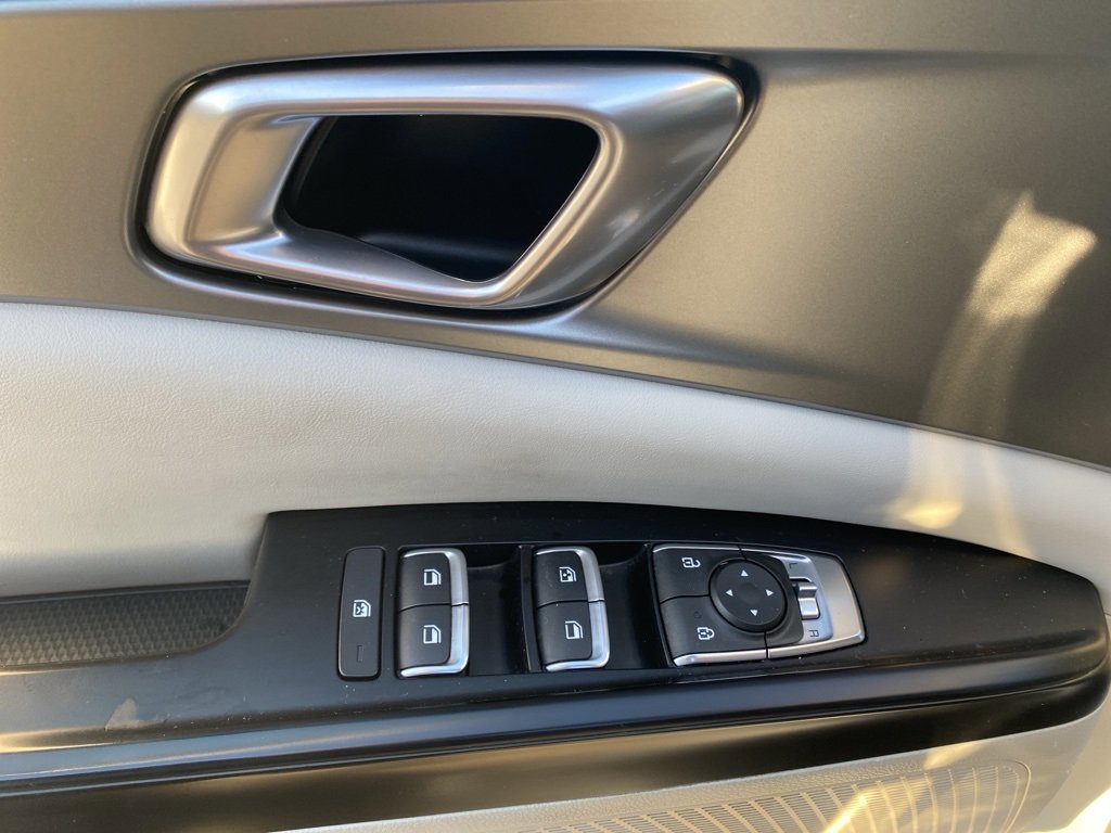 Certified 2022 Kia Carnival LX image 24