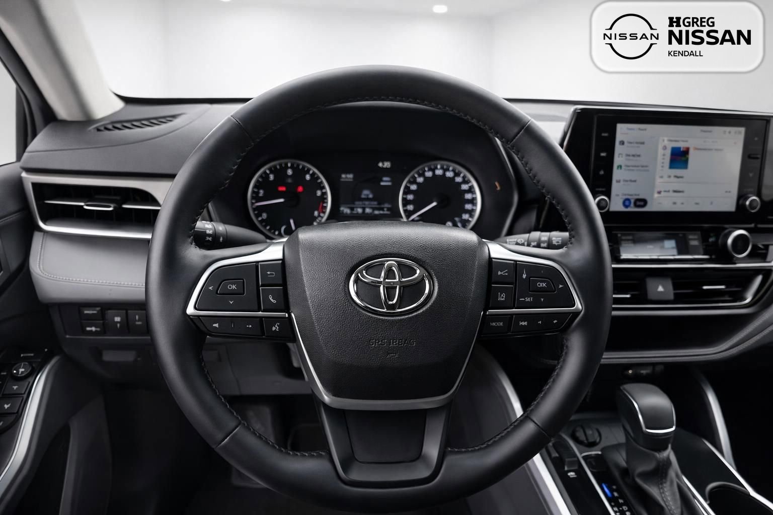 Used 2025 Toyota Highlander LE image 11