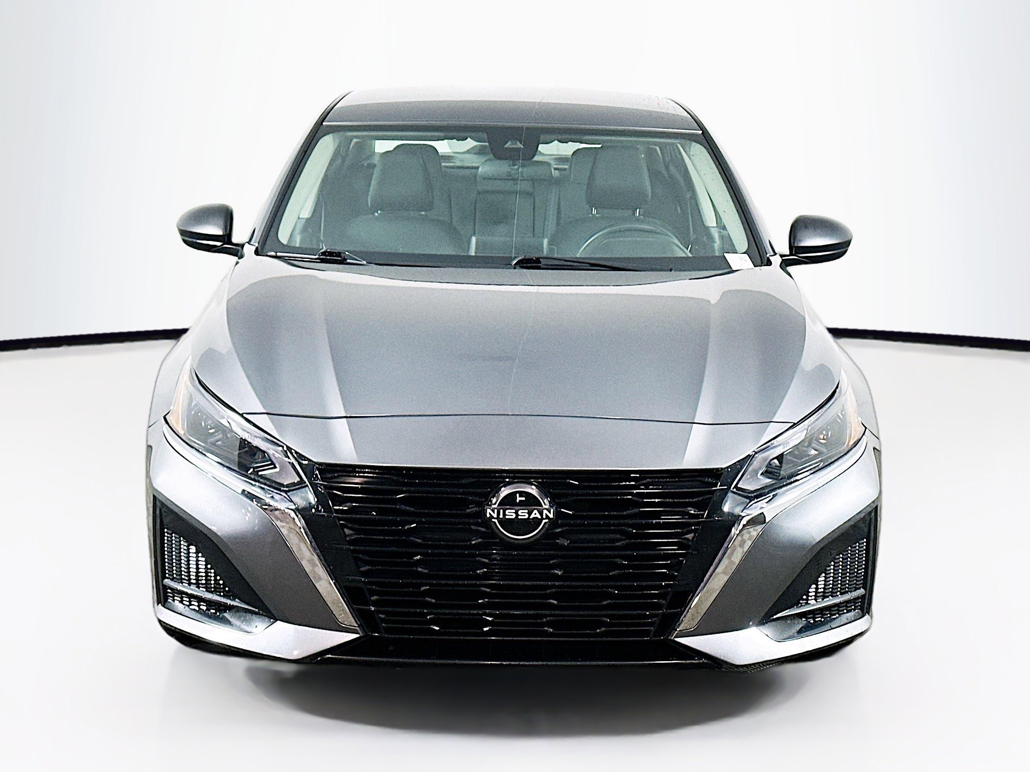 Used 2024 Nissan Altima 2.5 SV image 2