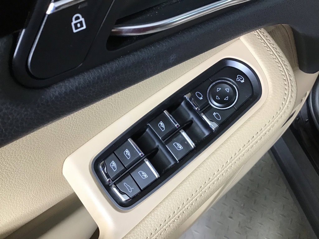 Certified 2023 Porsche Macan Turbo AWD/4WD image 30