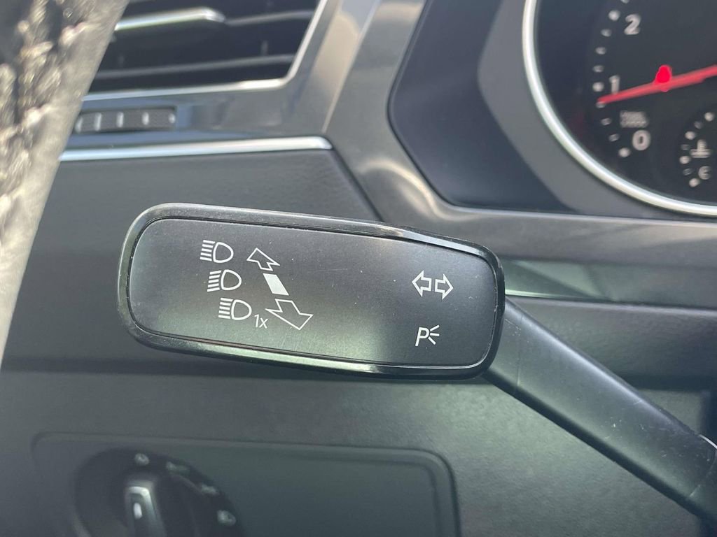 Used 2018 Volkswagen Tiguan SE w/ Panoramic Sunroof Package image 20