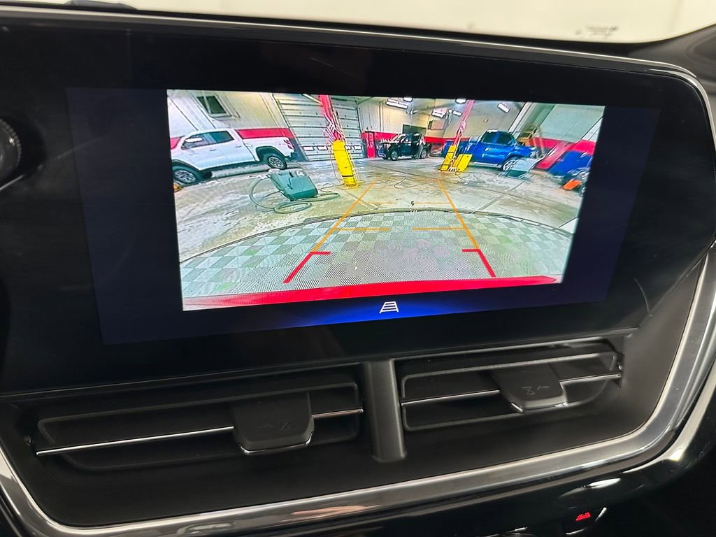 Used 2024 Chevrolet Trax RS w/ Driver Confidence Package image 17