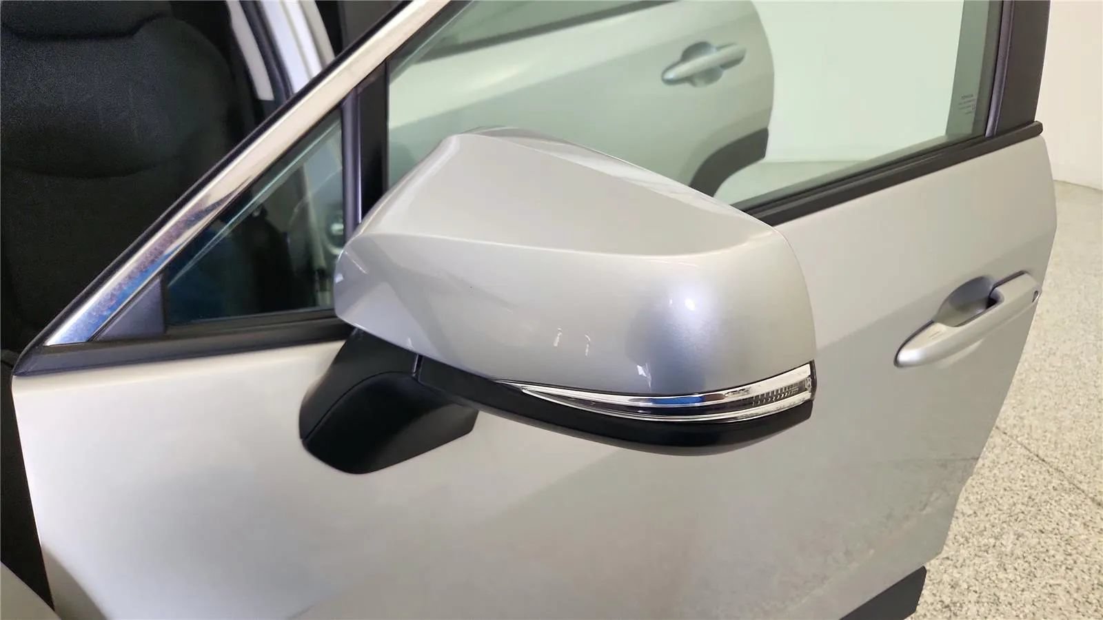 Used 2024 Toyota RAV4 XLE FWD image 19