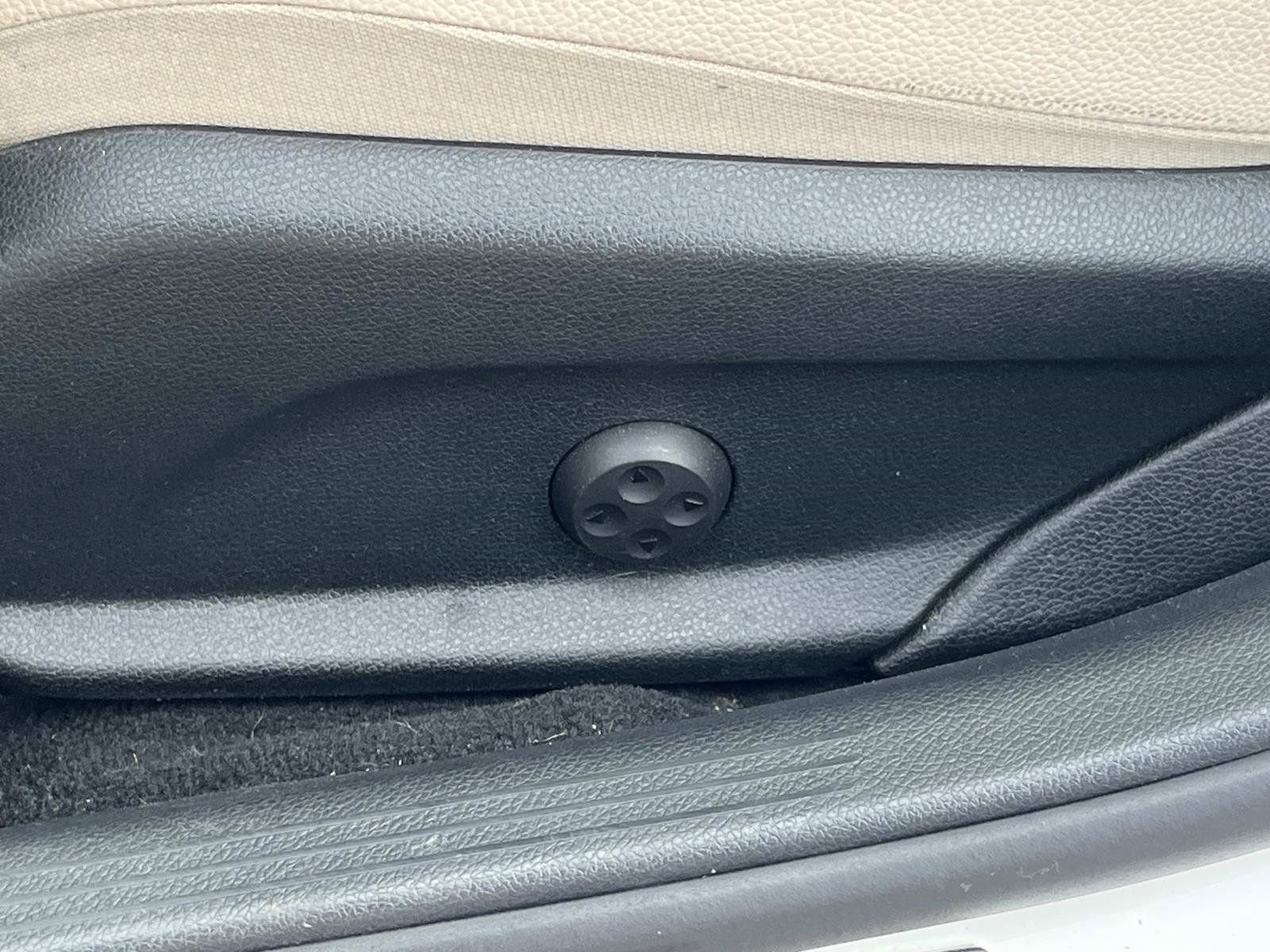 Used 2018 Mercedes-Benz C 300 4MATIC Sedan image 19