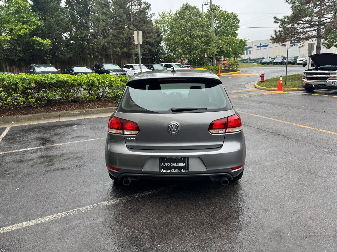 Used 2011 Volkswagen Golf 4-Door FWD image 7