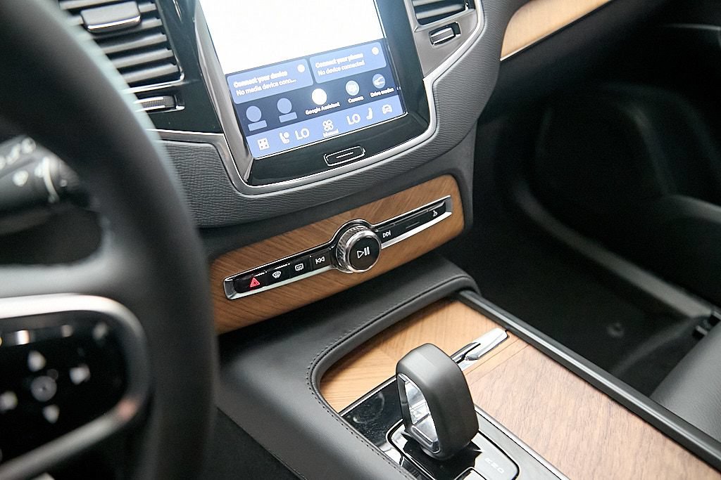 Certified 2024 Volvo XC90 B6 Plus w/ Protection Package Premier AWD/4WD image 17