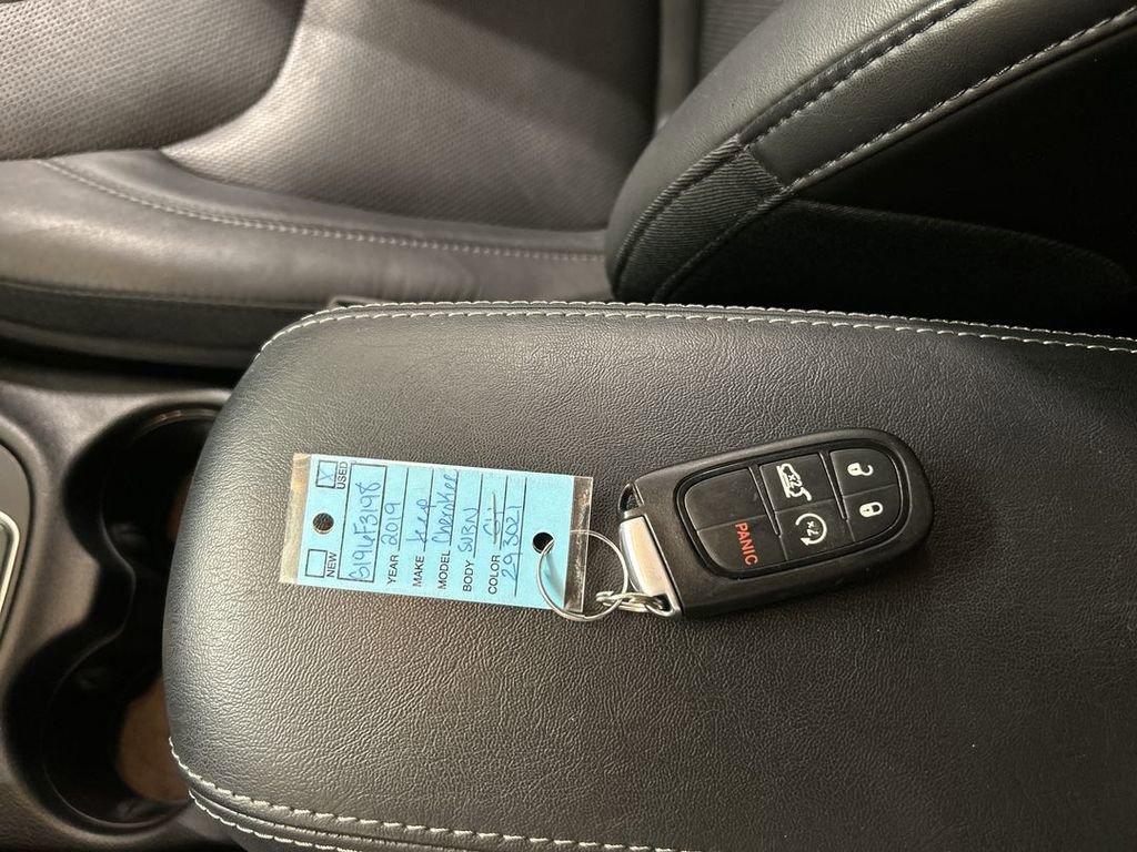 Used 2019 Jeep Cherokee Limited AWD/4WD image 12