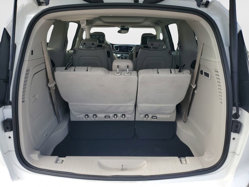 Used 2020 Chrysler Pacifica Limited w/ Advanced Safetytec Group FWD image 9