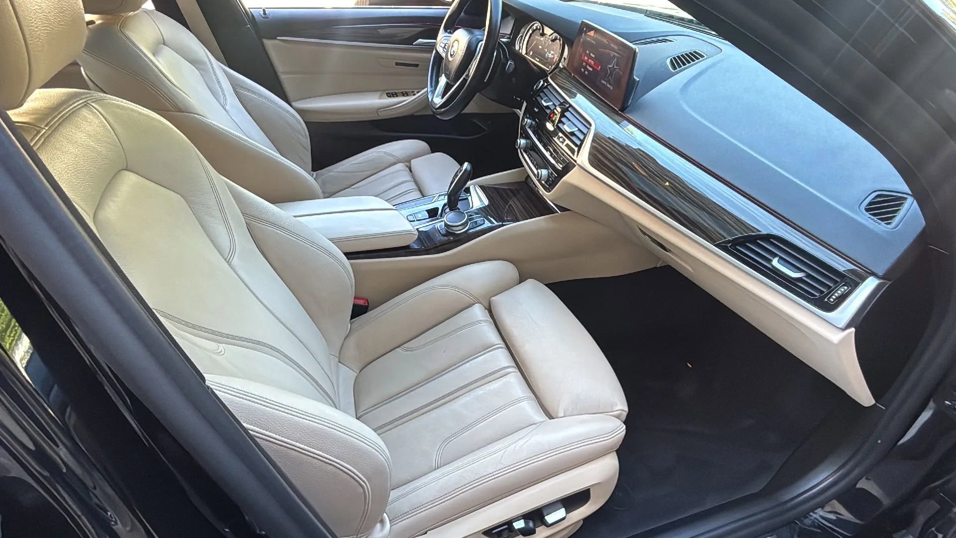 Used 2019 BMW 530i xDrive w/ Convenience Package image 20