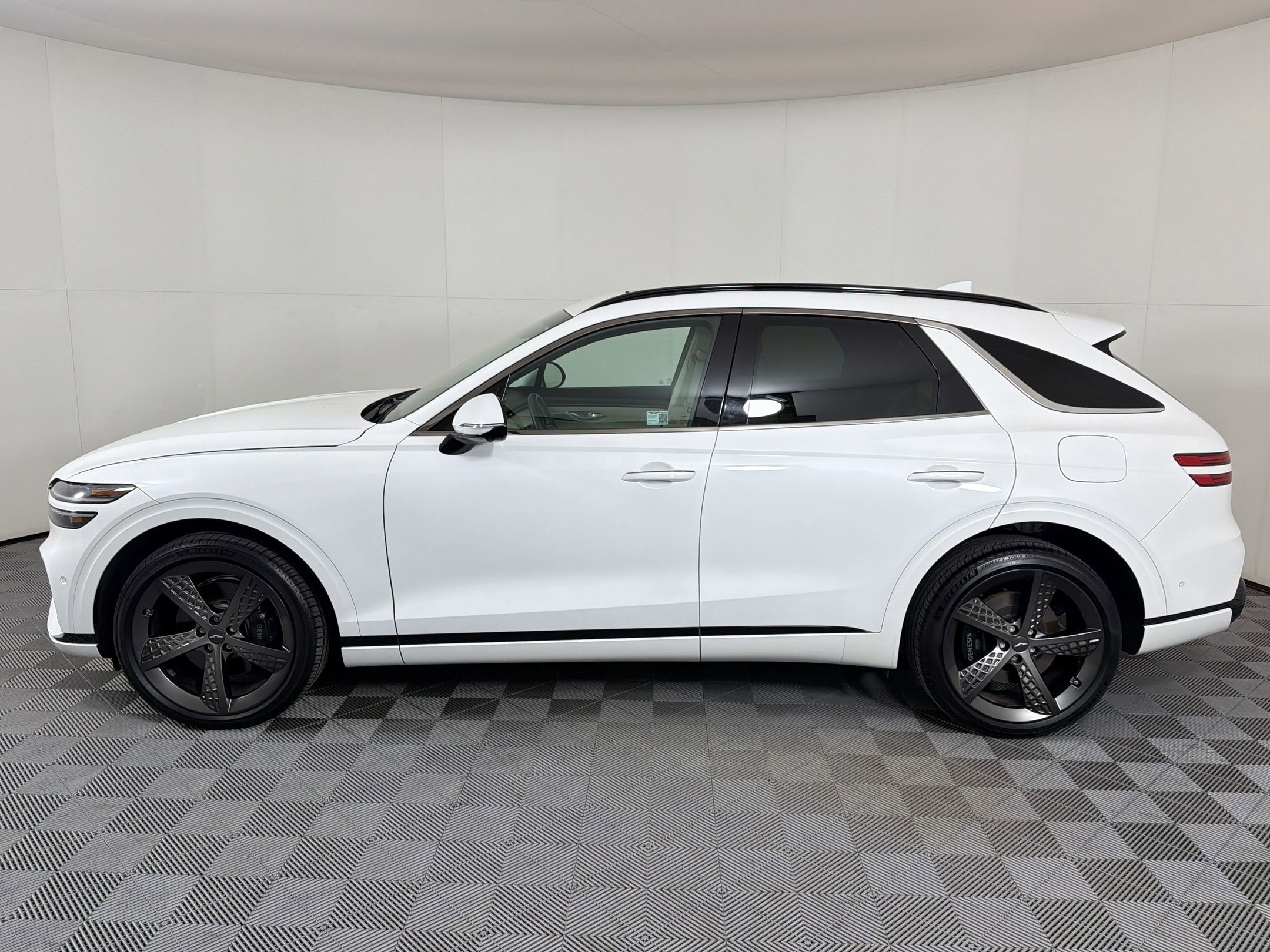 Used 2025 Genesis GV70 3.5T Sport w/ Sport Advanced Package image 2