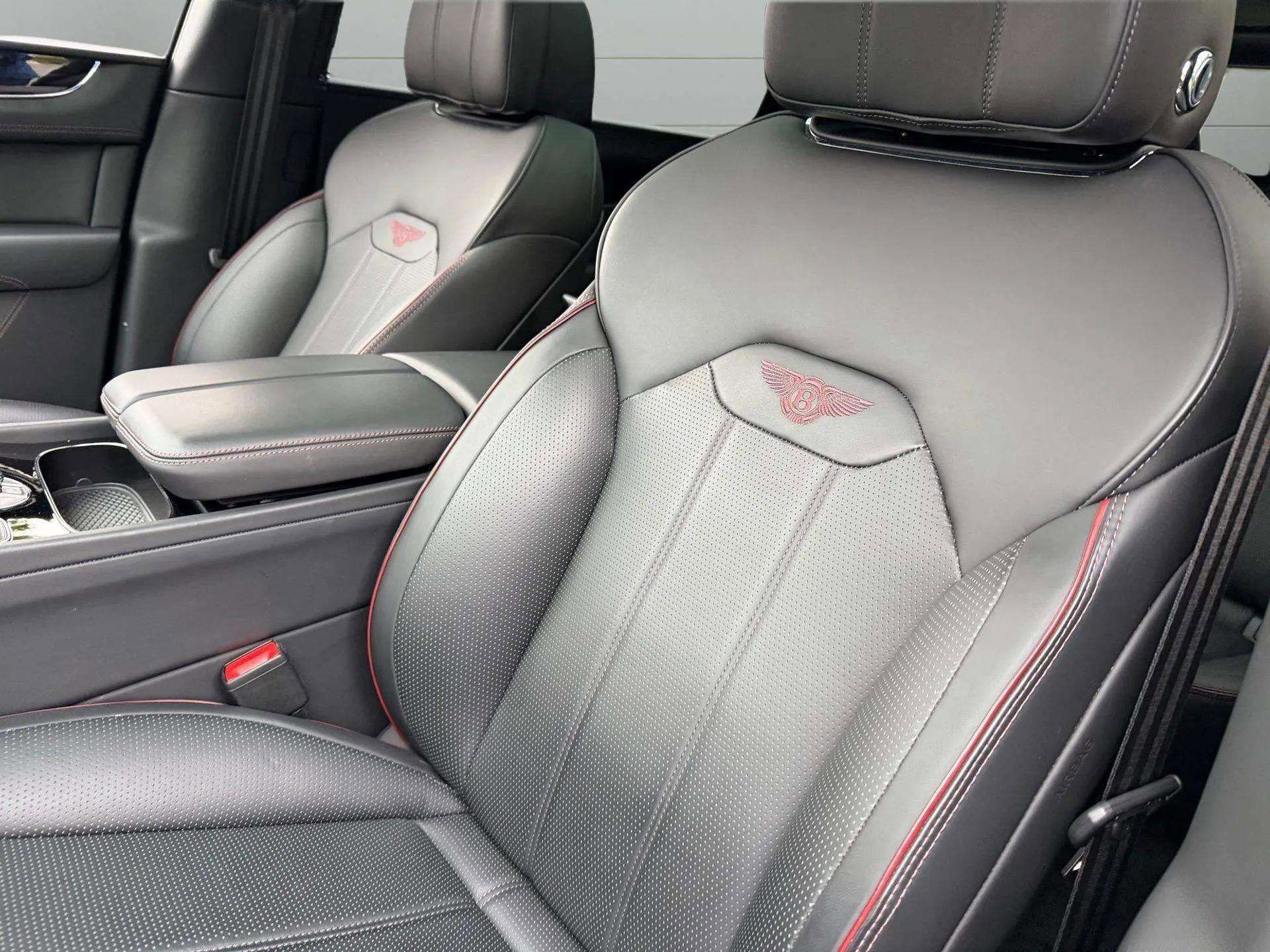 Used 2024 Bentley Bentayga Extended Wheelbase image 24