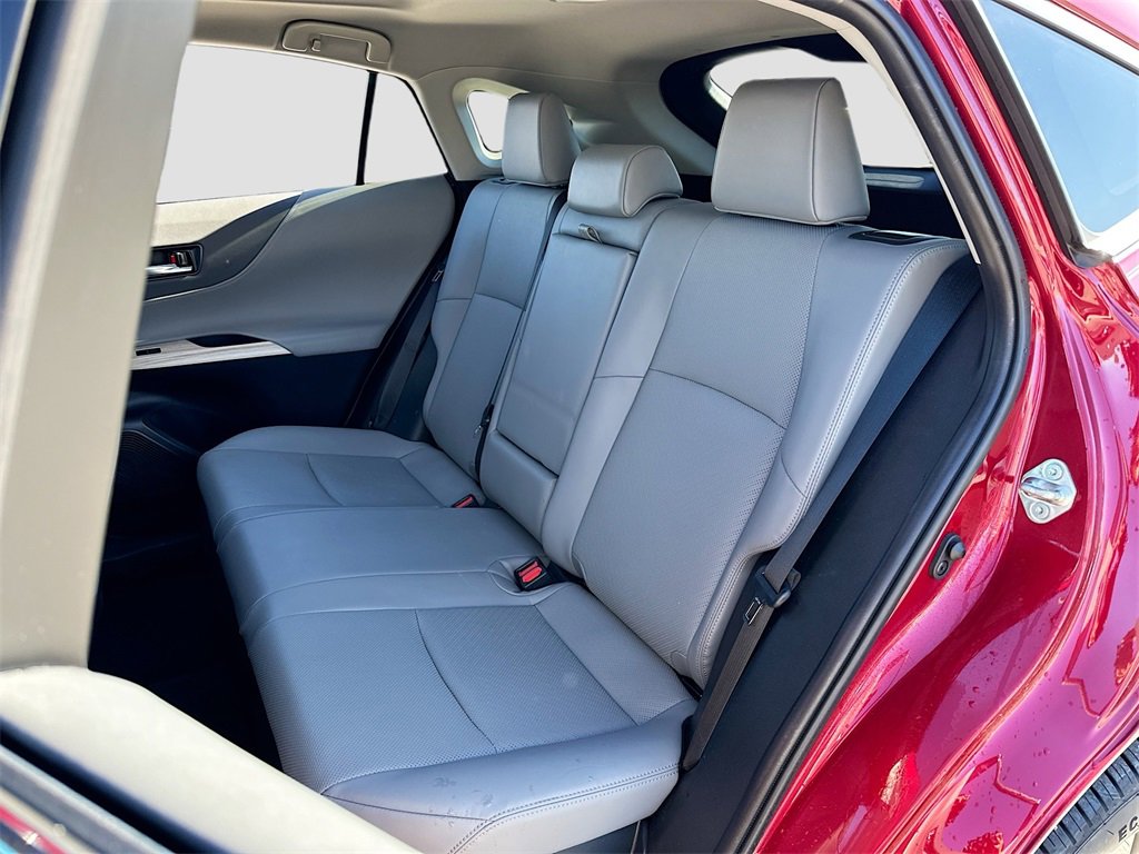 Used 2023 Toyota Venza Limited image 24
