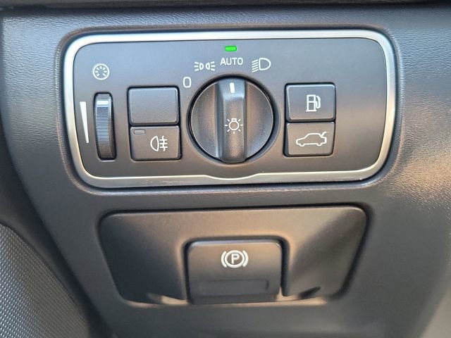 Used 2016 Volvo XC60 T6 Platinum w/ Climate Package image 19